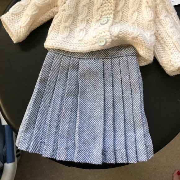 New sweater/ skirt outfit for doll 🎶 - Picture 3 of 3